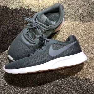 Men’s Nike shoes grey size 11 worn one time